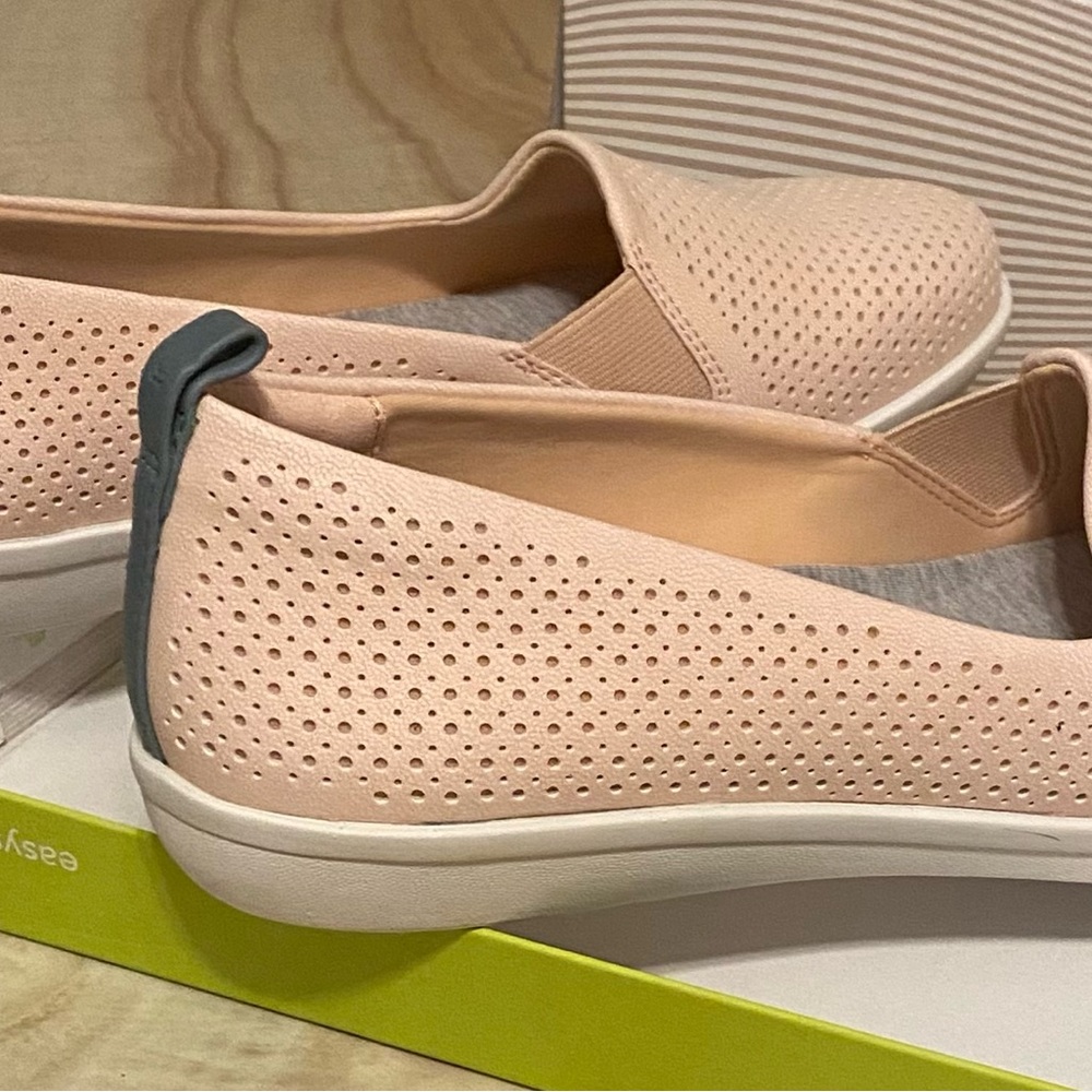NWT CLARKS WOMENS AYLA BLAIR SIZE 7 BLUSH PINK FLATS 🎀